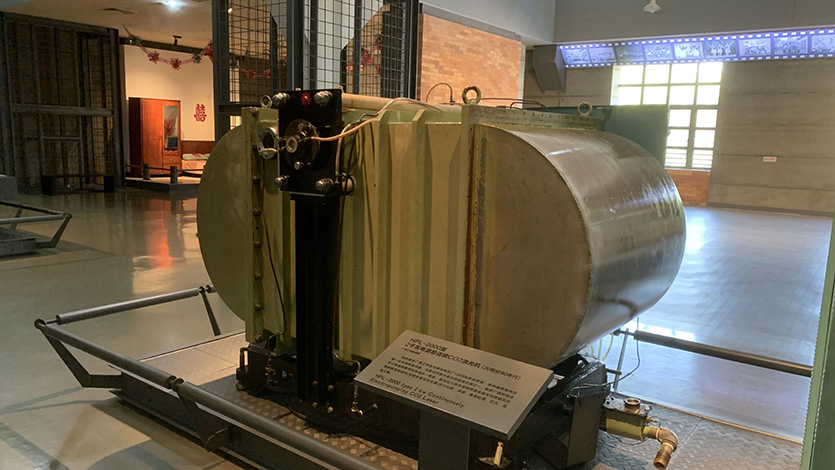HPL-2000型2千瓦電激勵連續(xù)CO2激光機(jī)